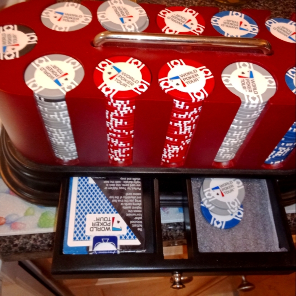 World poker tour Texas Holdem poker set 297 chips and spinning holder.